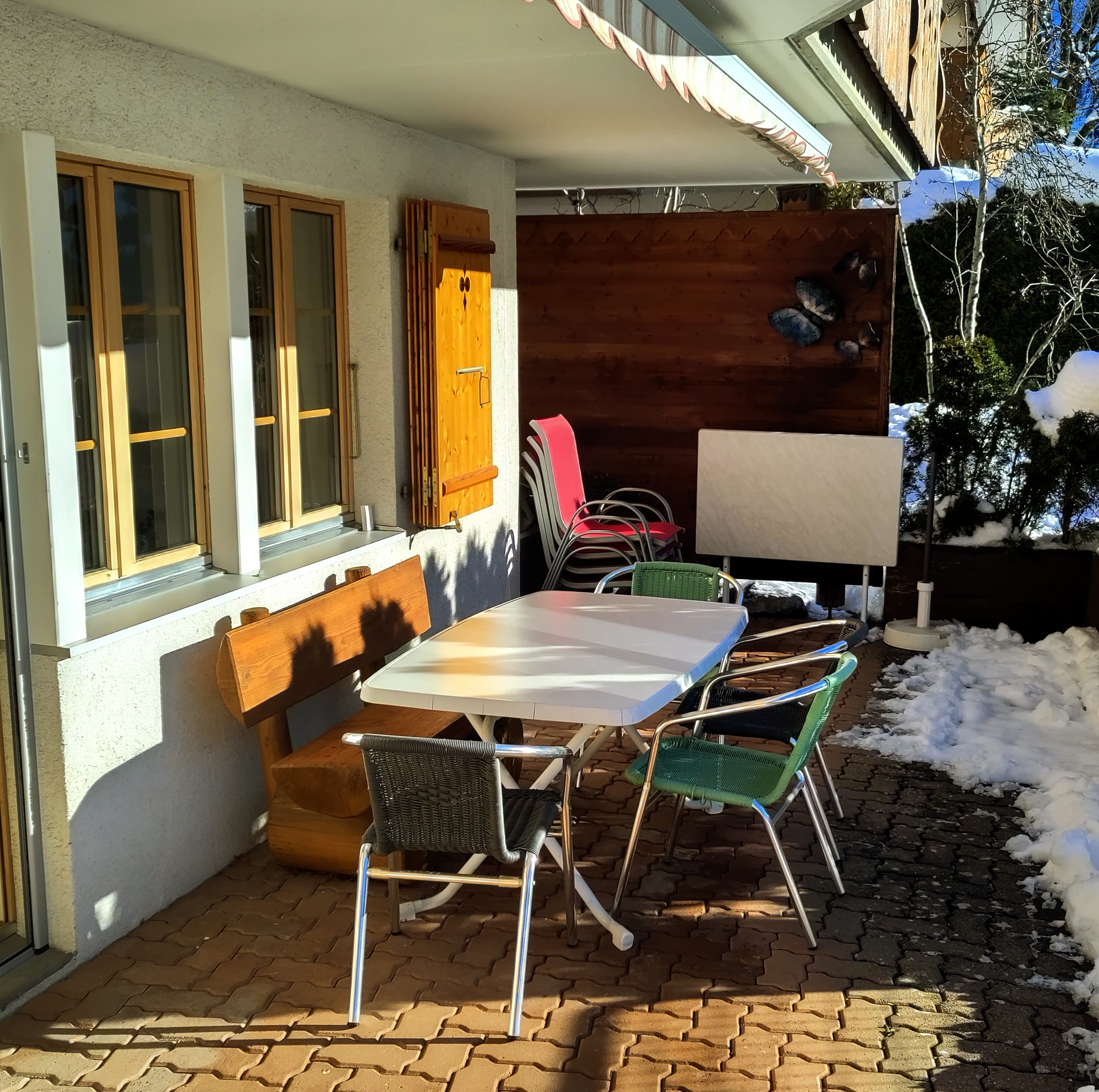 Terrasse mit Esstisch